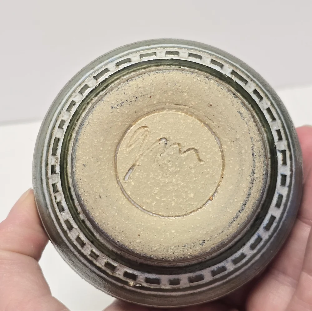 John Maccassey Stoneware Pottery New Zealand Cut Carved Green And Cream Vase - Picture 3 of 8